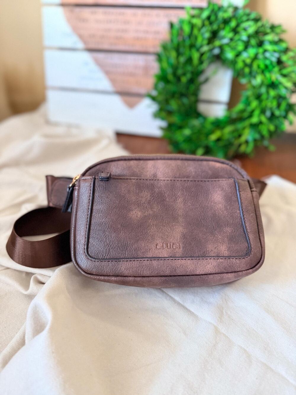 Cluci Adjustable Waist Leather Style Belt Bag LIKE NEW